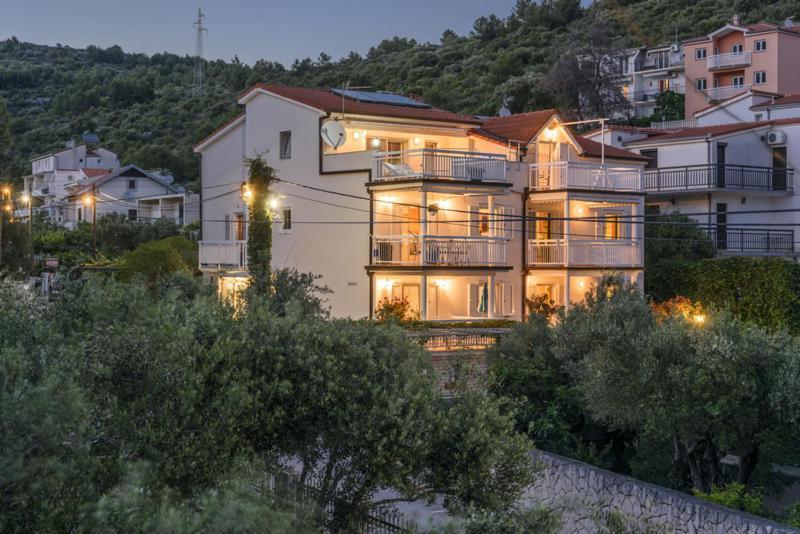 Apartments Luka - Trogir, Marina 150M From The Beach Екстериор снимка